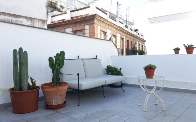 Bonito Apartamento con Solarium en Alameda Hab 201