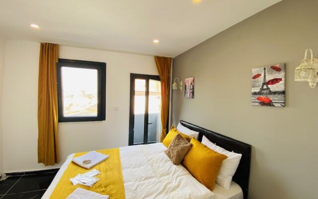 Happy Dreams Apart Hotel