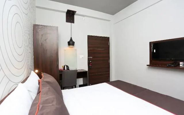 Hotel Bhinna Sakala by OYO Rooms