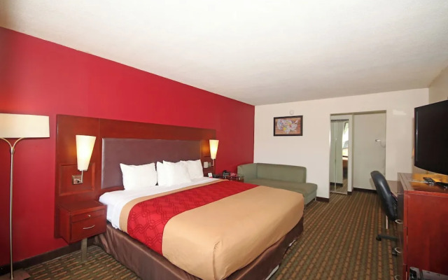 Econo Lodge Pilot Mountain