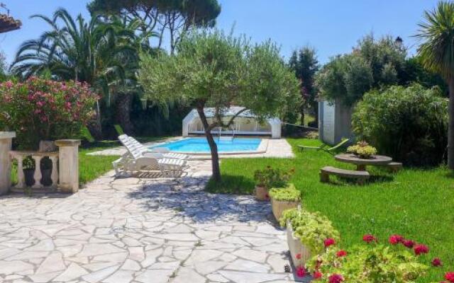 Holiday Home l'Oursinade