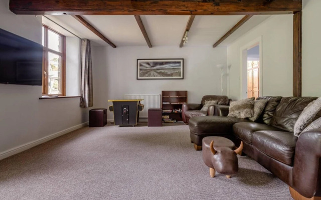 Oldmill-2bed-sleeps6-hottub-privategarden