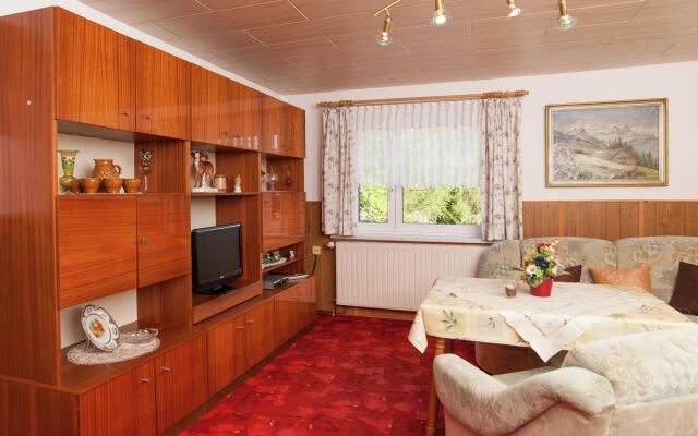 Quiet Cottage Near Trails