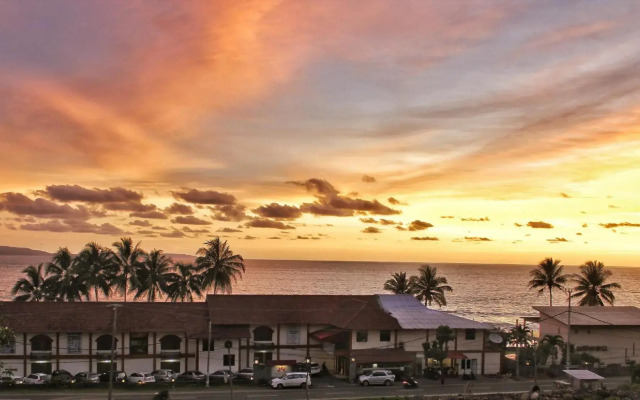 77 Sunset Plaza