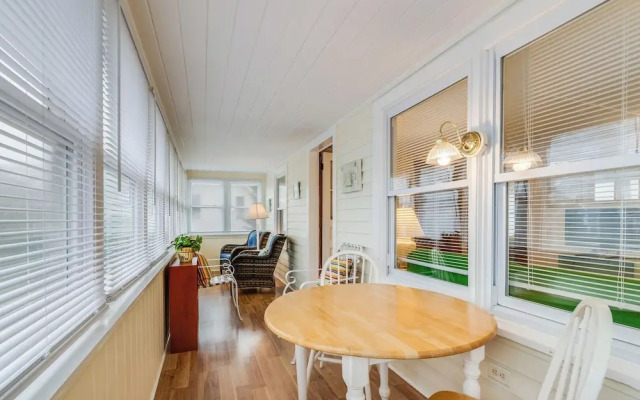 Laurel Street Garage APT 210