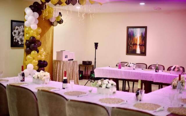 Premium Hotel & Suites by Victoria Inn