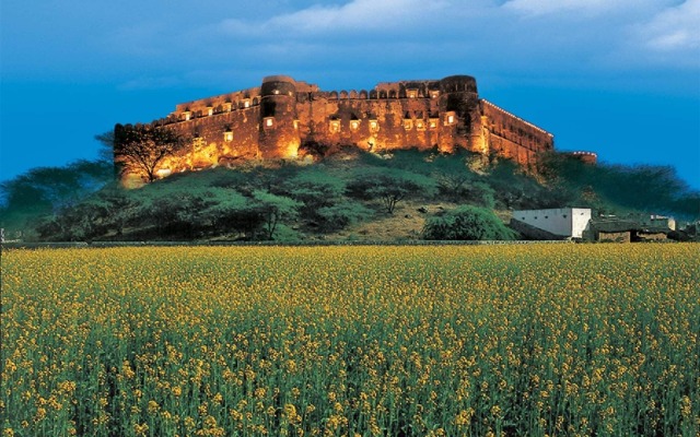 Neemrana's - Hill Fort - Kesroli