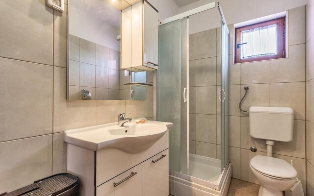 Nice Home in Bratulici With Wifi and 6 Bedrooms