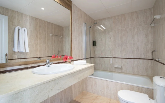 Cala En Blanes Beach Apartments