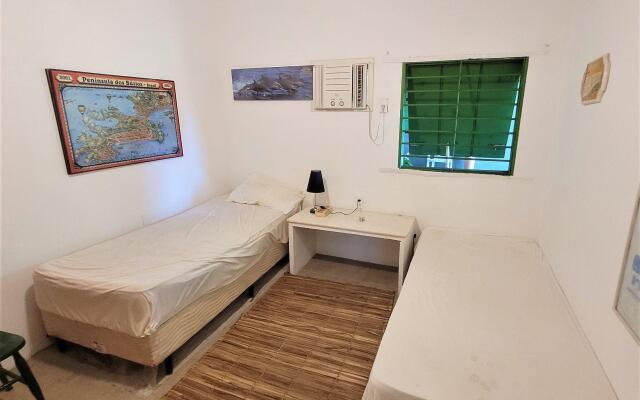 Linda casa com piscina a poucos passos da praia