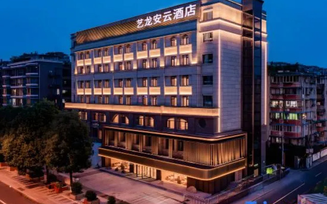 yilong anyun Hotel (Jinxian Station)