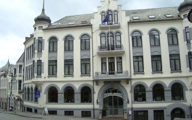 hotelImage