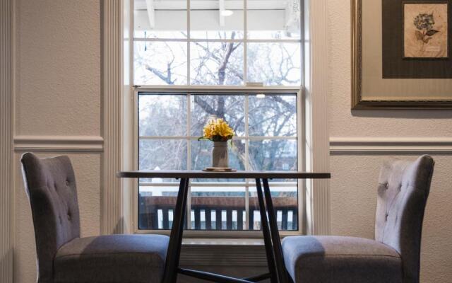 Hounds Tooth Inn