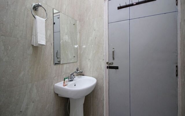 OYO Flagship 5175 Hotel Rama Blue Point