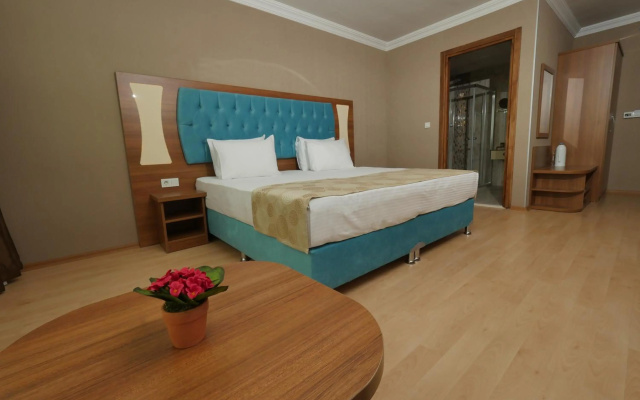 Golden Lounge Hotel