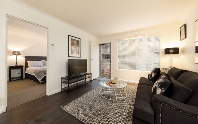 The Manhattan - Central & Sophisticated