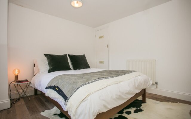 Cosy 2 Bedroom in Stoke Newington With Private Patio