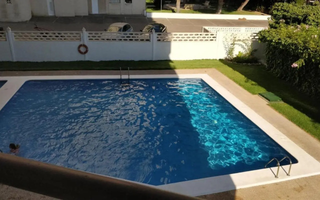 New San Juan beach apartment with AC