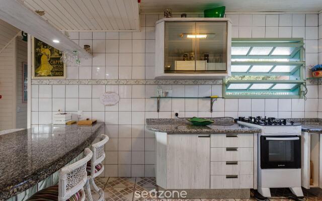 Sobrado agradável c/ churrasq. 90m do mar RDD657