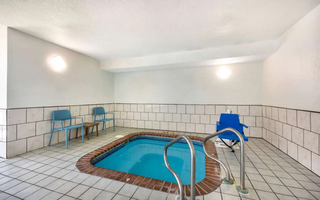 Sleep Inn & Suites Salina I-135