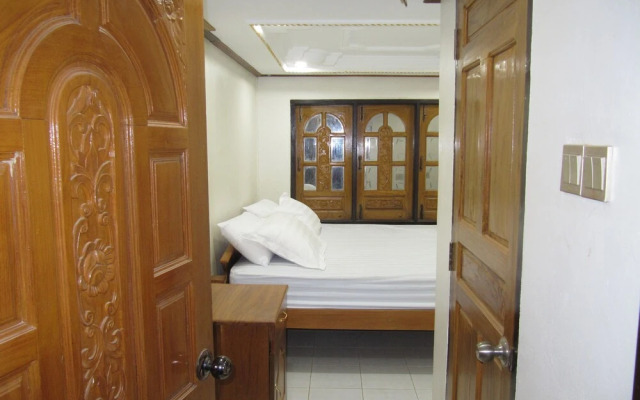 Lux Pillow Hostel Hpa An