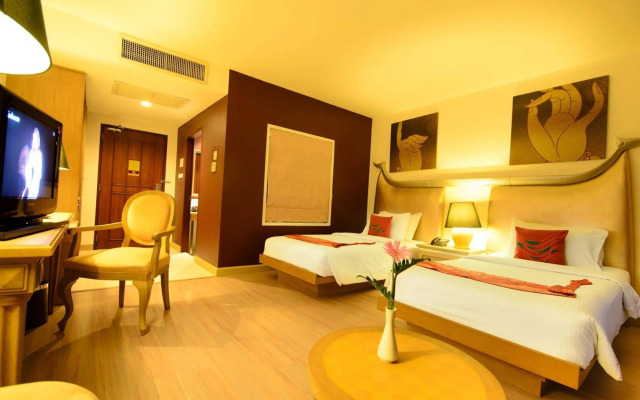 The StandardX Bangkok Phra Arthit