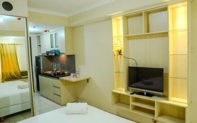 Modern Studio Grand Serpong Apartment By Travelio
