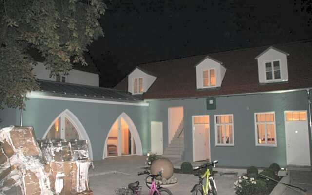 Hotel Dah-inn