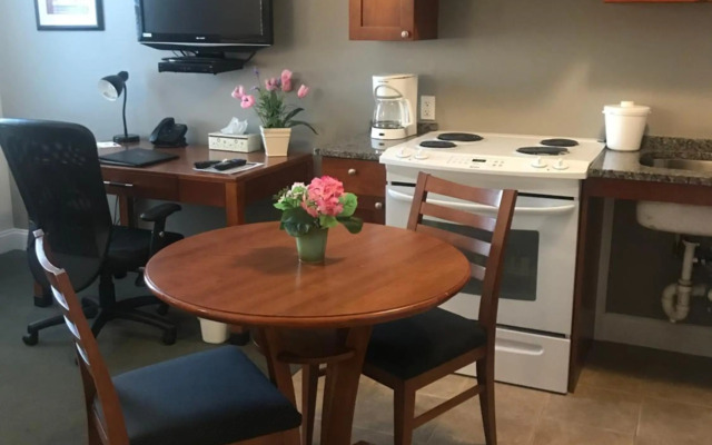 Crescent Suites Hotel
