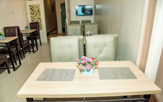 Everland Hotel and Suites