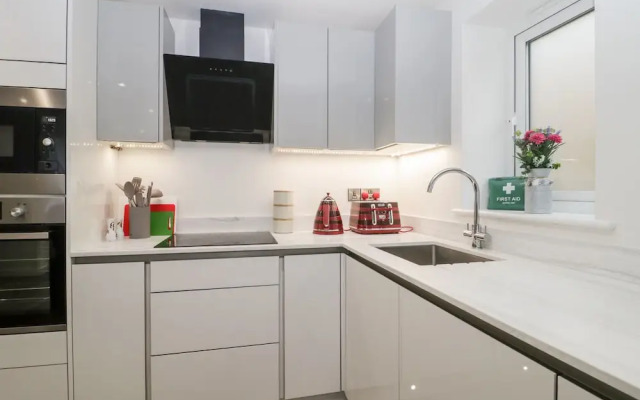 Flat 2, 38 Preston Road