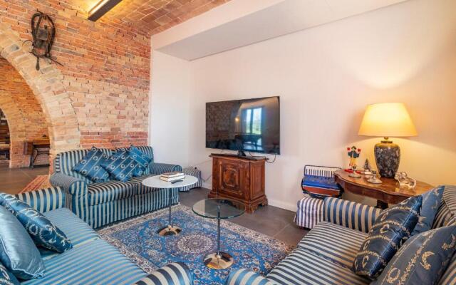 Casolare Clara with a beautiful Bio-Lake