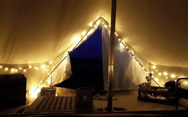 Chestnut 6m xl Bell Tent, log Burner, nr Whitby