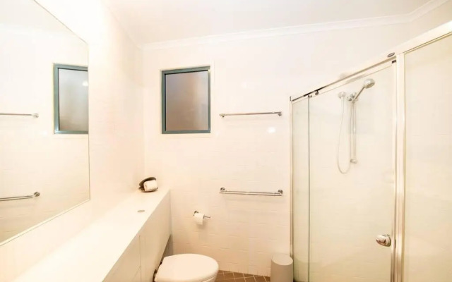 SALTWATER 1 - PENTHOUSE APARTMENT with OCEAN VIEWS