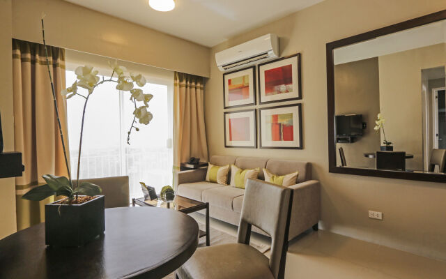 Bellini Suites at Presidio, Lakefront