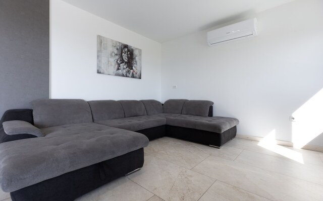 Holiday Home Miriam Kastela With a Private Pool