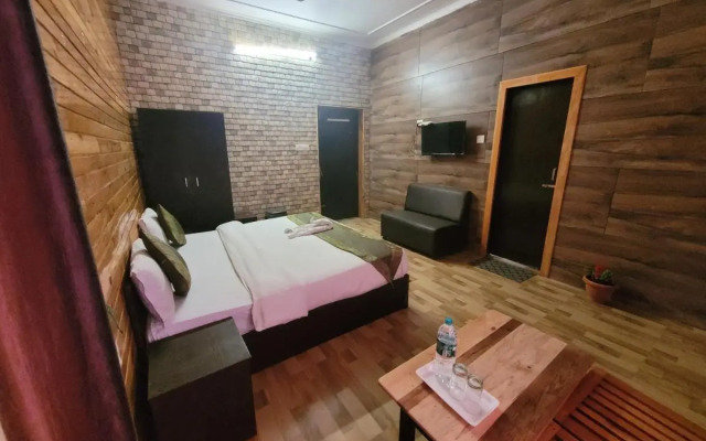 Goroomgo Sweet Sunset Resort Nainital