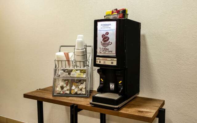 Travelodge by Wyndham Fort Wayne North