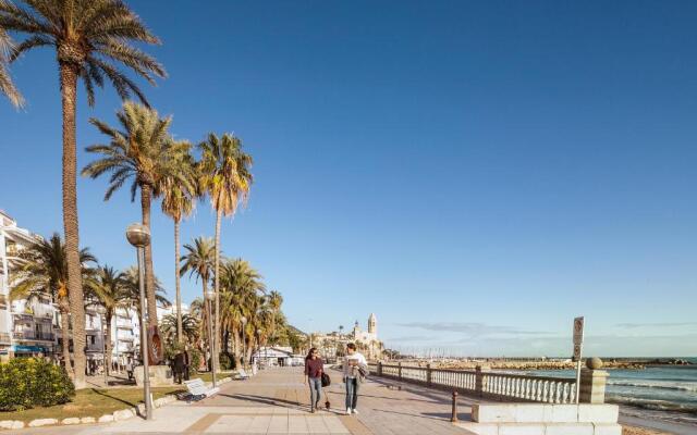 Sitges Group Calm Beach