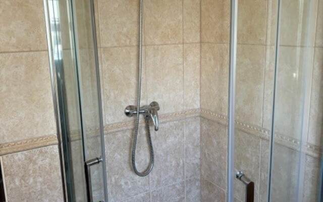 Inviting 4-bed Villa in Guia