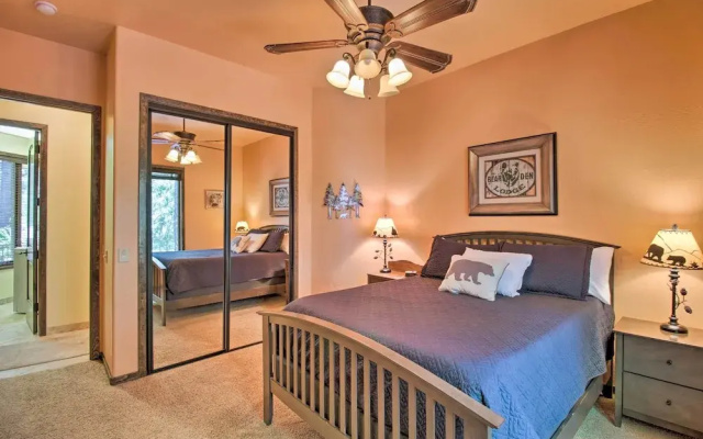 Centrally Located: Lavish Pinetop Paradise!