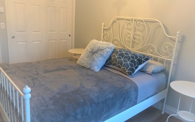 Esther's Place-Carleton Place Downtn Apartment