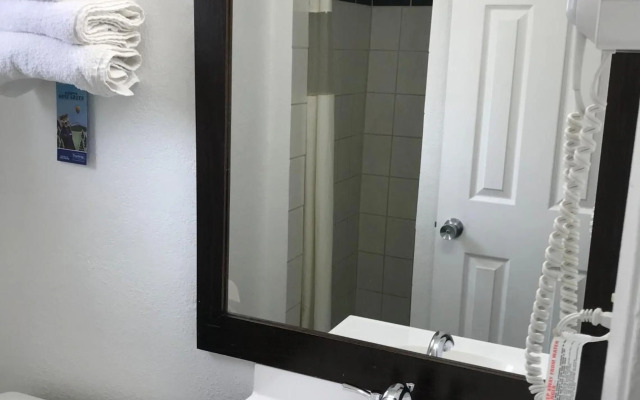 Travelodge by Wyndham Merced Yosemite