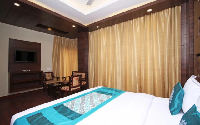 OYO Premium 093 Near St George College