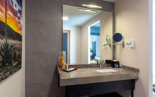 TRYP by Wyndham San Luis Potosi Hotel & Suites