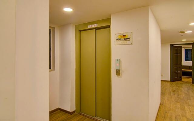 Treebo Trend Apple Tree Express