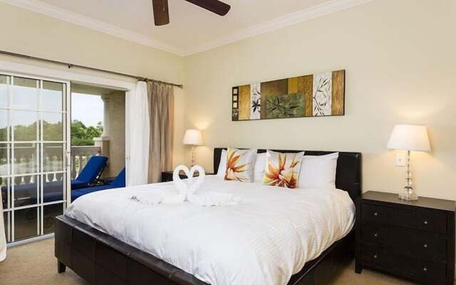 Condo Centre Court Living 3 Bedroom Reunion