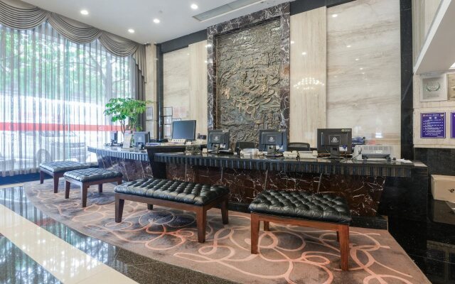 CP Peninsula Hotel