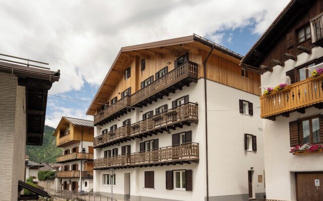 SnowLake Suite & Apartments