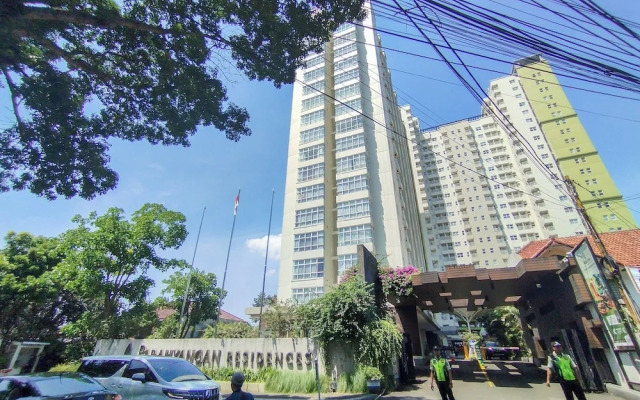 Homey Apartment With 1Br At Parahyangan Residence